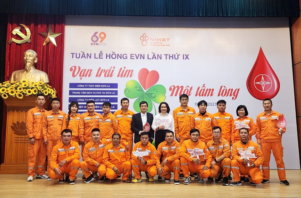 Gần 200 CBCNV ngành điện Sơn La tham gia Tuần lễ hồng EVN lần thứ IX